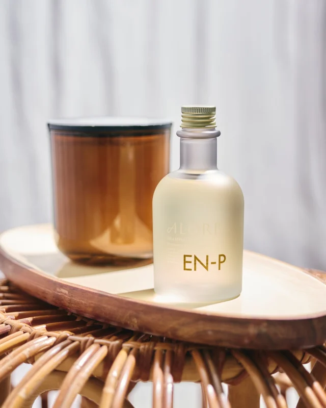 .
アローブ ヘアケアラインから新しく開発されたEN₋Pシリーズは
かたくゴワついた髪を酵素でほぐし、酵素で補強する
新発想のプレックス系ヘアケアです👀

✓日常的に熱アイロンを使用している方
✓ブリーチカラーで髪がゴワついてまとまらない方
✓ストレート施術後のスタイルが緩んできたと感じる方
におススメのシリーズです🌞

【9月22日より発売開始】
ALORB取扱サロン様でお買い求めください。

#tamaris #ALORB #タマリス #アローブ #生涯美髪 #美髪 #ナチュラル #ケミカル #頭皮 #頭皮ケア #ヘアケア #ヘアスタイル #スキャルプケア #システムケア #ホームケア #ヘッドスパ #ダメージケア #ダメージ補修 #シャンプー #トリートメント #保湿 #うるおい #毛髪強化 #素材美 #beauty #hair #hairstyle #酵素シャンプー #美容室専売品