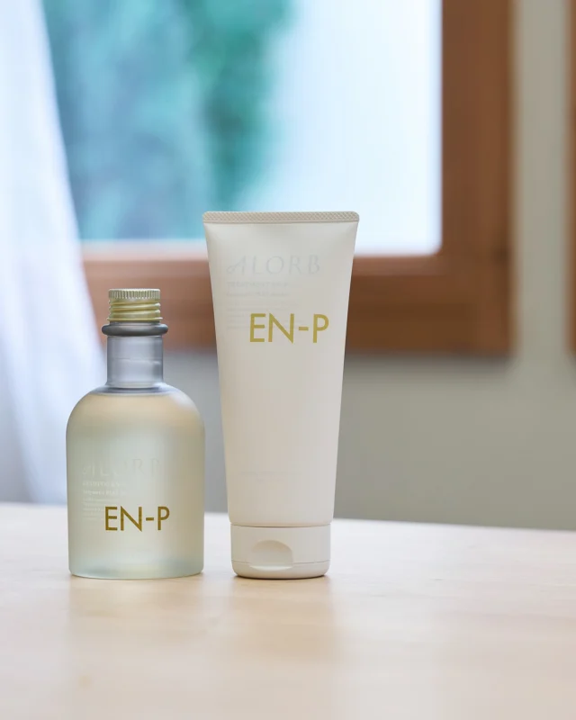 .
本日より発売開始です✨

＜EN-P / Enzymatic PLEX Repair＞
新たなアイテムとして、酵素によるプレックスケアを可能にした新処方の「EN-P」シリーズを✨New Drop ✨

シャンプー EN-P
50mL／¥880（税込）
250mL／¥4,070（税込）
600mL／¥6,930（税込）
600mL専用ディスペンサー／¥880（税込）

トリートメント EN-P
50g／¥990（税込）
200g／¥3,630（税込）
600g／¥8,140（税込）
600g専用ディスペンサー／¥880（税込）

ALORB取扱サロン様でお買い求めください。

#tamaris #ALORB #タマリス #アローブ #生涯美髪 #美髪 #ナチュラル #ケミカル #頭皮 #頭皮ケア #ヘアケア #ヘアスタイル #スキャルプケア #システムケア #ホームケア #ヘッドスパ #ダメージケア #ダメージ補修 #シャンプー #トリートメント #保湿 #うるおい #毛髪強化 #素材美 #beauty #hair #hairstyle #酵素シャンプー #美容室専売品