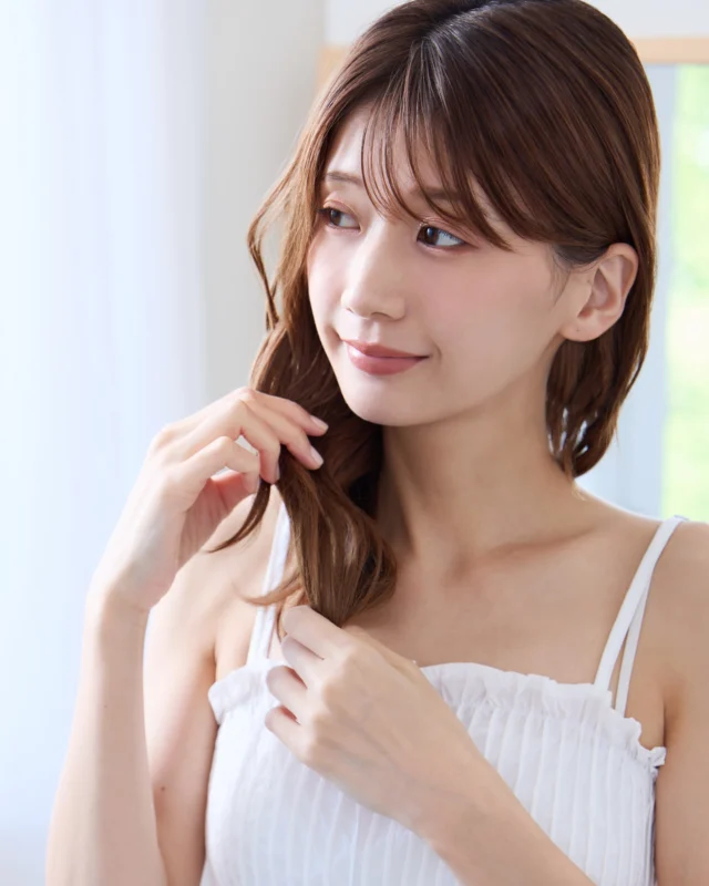 .
秋は、夏の疲れや蓄積した紫外線の影響が髪に現れるので
1年で最も抜け毛が増える季節と言われています😥

ダメージをケアすることも重要ですが
頭皮の環境をケアすることも同様に重要です👀

毎日のシャンプーの際に頭皮マッサージを行い、血流を良くしてみてくださいね♪

#tamaris #ALORB #タマリス #アローブ #生涯美髪 #美髪 #ナチュラル #ケミカル #頭皮 #頭皮ケア #ヘアケア #ヘアスタイル #スキャルプケア #システムケア #ホームケア #ヘッドスパ #ダメージケア #ダメージ補修 #シャンプー #トリートメント #保湿 #うるおい #毛髪強化 #素材美 #beauty #hair #hairstyle #美容室専売品