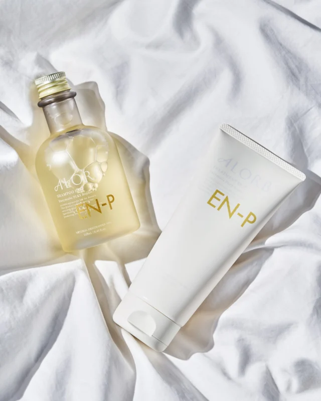 .
12月は寒さと乾燥が厳しくなるため
髪の保湿と保護が重要になります👀

アローブのEN-Pシリーズは
2種の酵素でほぐし、酸化酵素と3種の補強成分により繋ぎとめることで
芯のあるしなやかな髪へ導きます😊

#tamaris #ALORB #タマリス #アローブ #生涯美髪 #美髪 #ナチュラル #ケミカル #頭皮 #頭皮ケア #ヘアケア #ヘアスタイル #スキャルプケア #システムケア #ホームケア #ヘッドスパ #ダメージケア #ダメージ補修 #シャンプー #トリートメント #保湿 #うるおい #毛髪強化 #素材美 #beauty #hair #hairstyle #酵素シャンプー #プレックス #美容室専売品