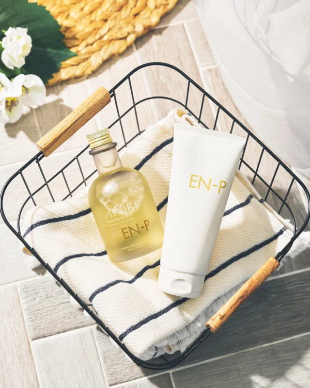 .
キューティクルの損傷や水分不足は
髪のゴワつきの原因に…

アローブのEN-Pはゴワつきが気になる方にピッタリのシリーズです👀

ご使用の際は、しっかりと泡立てて
頭皮まで泡を届かせ、優しく汚れを落とすのがポイントです😊

#tamaris #ALORB #タマリス #アローブ #生涯美髪 #美髪 #ナチュラル #ケミカル #頭皮 #頭皮ケア #ヘアケア #ヘアスタイル #スキャルプケア #システムケア #ホームケア #ヘッドスパ #ダメージケア #ダメージ補修 #シャンプー #トリートメント #保湿 #うるおい #毛髪強化 #素材美 #beauty #hair #hairstyle #酵素シャンプー #プレックス #美容室専売品