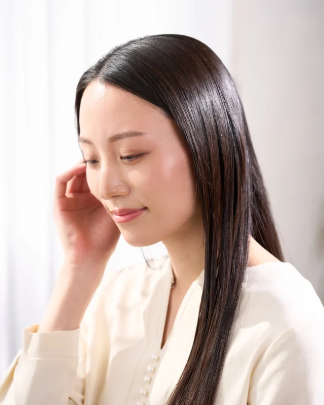 .
乾燥しやすいこの季節は
保湿力の高いシャンプー＆トリートメントががおすすめです👀

また、髪を十分に濡らし予洗いで汚れを落としてからシャンプーをすることで
泡立ちがよくなり髪への摩擦ダメージを減らすことにもつながります😊

#tamaris #ALORB #タマリス #アローブ #生涯美髪 #美髪 #ナチュラル #ケミカル #頭皮 #頭皮ケア #ヘアケア #ヘアスタイル #スキャルプケア #システムケア #ホームケア #ヘッドスパ #ダメージケア #ダメージ補修 #シャンプー #トリートメント #保湿 #うるおい #毛髪強化 #素材美 #beauty #hair #hairstyle #美容室専売品