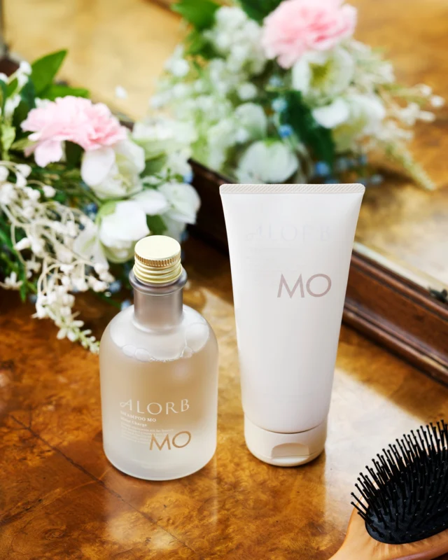 .
・ヘアカラーを繰り返している方
・ヘアカラーがすぐに褪色してしまう方
・髪がパサついていると感じる方

こんなお悩みをお持ちの方々におススメのアローブMOは
カラーリングした髪をみずみずしく長持ちさせるためのシリーズです😊

#tamaris #ALORB #タマリス #アローブ #生涯美髪 #美髪 #ナチュラル #ケミカル #頭皮 #頭皮ケア #ヘアケア #ヘアスタイル #スキャルプケア #システムケア #ホームケア #ヘッドスパ #ダメージケア #ダメージ補修 #シャンプー #トリートメント #保湿 #うるおい #毛髪強化 #素材美 #beauty #hair #hairstyle #美容室専売品