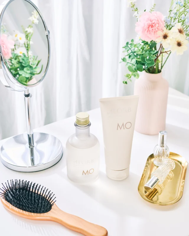 .
カラーリングヘアに特化したMOシリーズの
こだわりをご紹介いたします！

MOシリーズは髪内部の水分保持力を高めることで
ヘアカラーの褪色を少なくし
みずみずしいうるおいに満ちた髪へと導きます💧

みずみずしいローズとフローラルが調和した
透明感あふれる香りもお楽しみいただけます◎

#tamaris #ALORB #タマリス #アローブ #生涯美髪 #美髪 #ナチュラル #ケミカル #頭皮 #頭皮ケア #ヘアケア #ヘアスタイル #スキャルプケア #システムケア #ホームケア #ヘッドスパ #ダメージケア #ダメージ補修 #シャンプー #トリートメント #保湿 #うるおい #毛髪強化 #素材美 #beauty #hair #hairstyle #美容室専売品 #ALORBMO #MoistCharge
