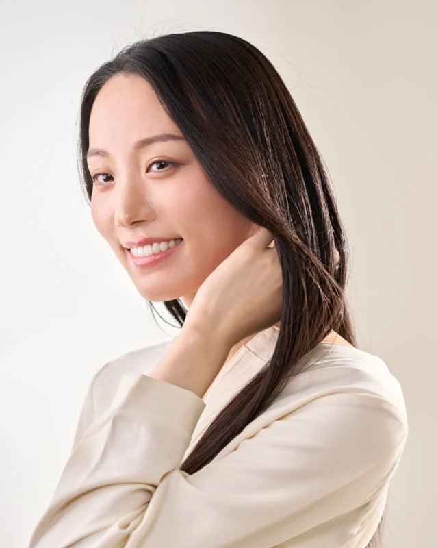 .
季節の変わり目である
3月は頭皮や髪に
不調を感じやすい時期😢

花粉や紫外線など
外的刺激が増え始めます。

日々のバスタイムの前に丁寧にブラッシングをしてから
予洗いで優しく汚れを落とすことを心がけましょう😊

#tamaris #ALORB #タマリス #アローブ #生涯美髪 #美髪 #ナチュラル #ケミカル #頭皮 #頭皮ケア #ヘアケア #ヘアスタイル #スキャルプケア #システムケア #ホームケア #ヘッドスパ #ダメージケア #ダメージ補修 #シャンプー #トリートメント #保湿 #うるおい #毛髪強化 #素材美 #beauty #hair #hairstyle #美容室専売品