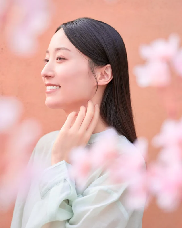 ".
みなさんお花見はしましたか🌸

4月は花粉や黄砂が多い季節です🤧
花粉や黄砂は、髪のパサつきやゴワつき、頭皮の痒みや炎症を引き起こす原因に😢

洗髪前に、丁寧なブラッシングを行い花粉や黄砂を落としてから予洗いを丁寧に行い
頭皮をやさしくマッサージするように洗いしっかりすすぎ流しましょう😊

#tamaris #ALORB #タマリス #アローブ #生涯美髪 #美髪 #ナチュラル #ケミカル #頭皮 #頭皮ケア #ヘアケア #ヘアスタイル #スキャルプケア #システムケア #ホームケア #ヘッドスパ #ダメージケア #ダメージ補修 #シャンプー #トリートメント #保湿 #うるおい #毛髪強化 #素材美 #beauty #hair #hairstyle #美容室専売品