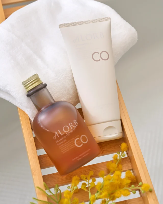 .
・扱いにくいうねりを抑えたい方
・ハネる髪や広がりを抑えたい方
・ストレートヘアをより美しく見せたい方
そんなお悩みを持っている方はいませんか？😢

アローブのCOシリーズは、髪の水分バランスを整えまとまり感のある美しい髪質へ導きます🌈

#tamaris #ALORB #タマリス #アローブ #生涯美髪 #美髪 #ナチュラル #ケミカル #頭皮 #頭皮ケア #ヘアケア #ヘアスタイル #スキャルプケア #システムケア #ホームケア #ヘッドスパ #ダメージケア #ダメージ補修 #シャンプー #トリートメント #保湿 #うるおい #毛髪強化 #素材美 #beauty #hair #hairstyle #美容室専売品