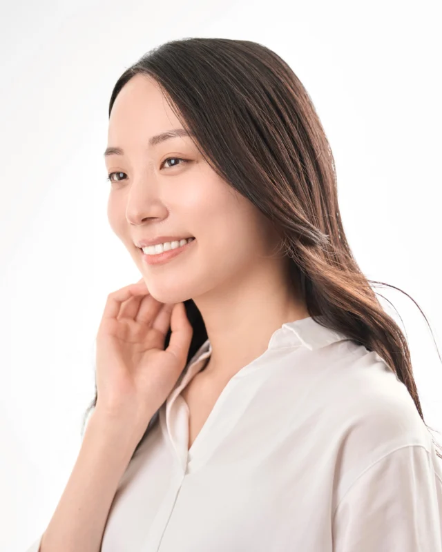 汗や皮脂の分泌が盛んになるこの時期は、
頭皮のベタつきやニオイが気になりやすくなります😢

毎日のバスタイムに頭皮をやさしく揉みほぐすようにマッサージしたり、
シャンプー前に丁寧にブラッシングしたりすることで、健やかな頭皮環境を保つことにつながります😊

#ALORB
#アローブ
#タマリス
#シャンプー
#美容室専売品